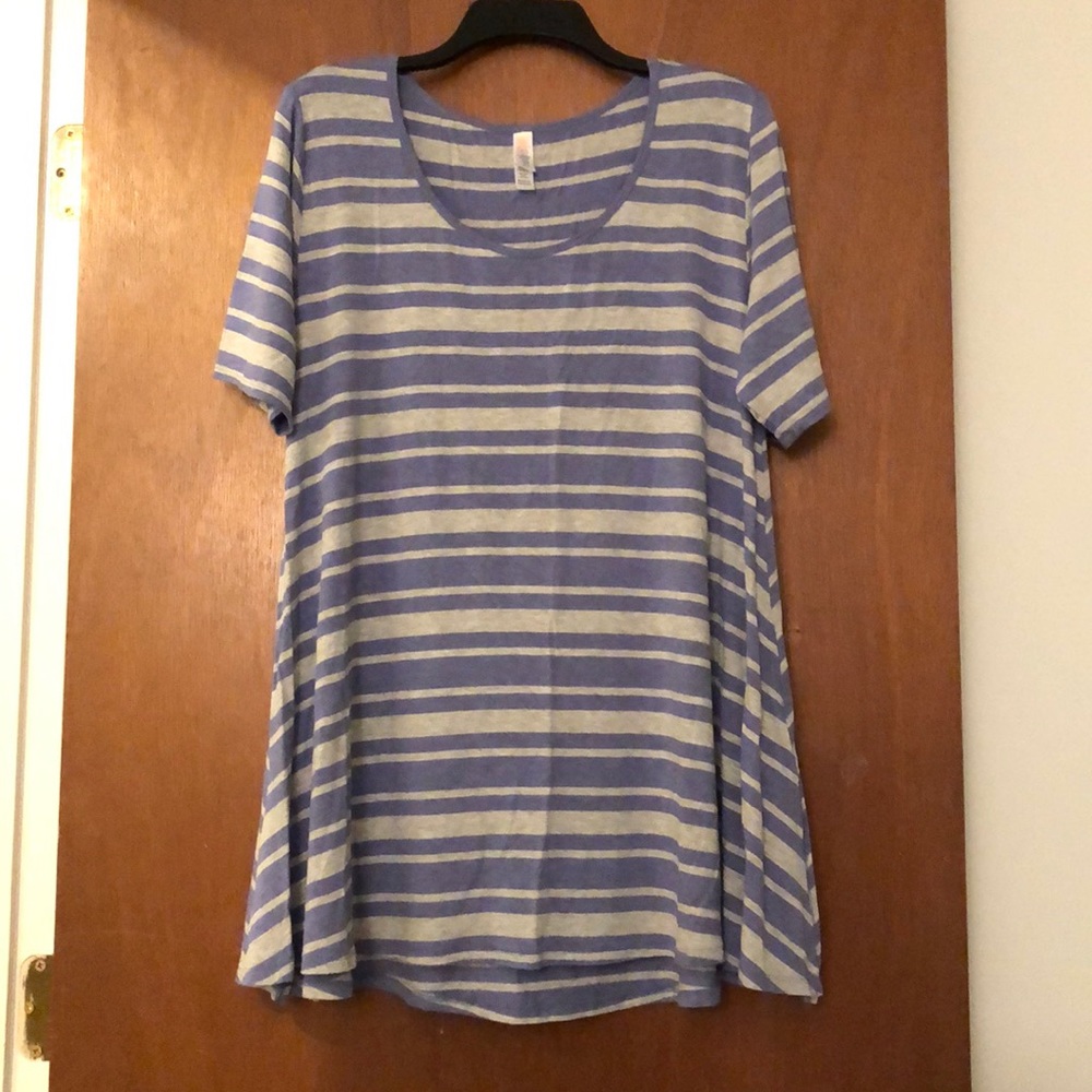 NWOT LulaRoe Perfect tee, large